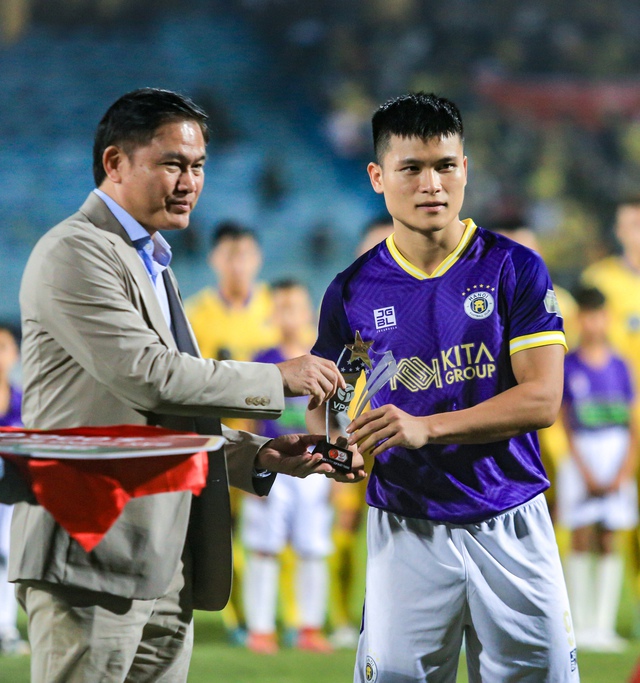 M&atilde;nh hổ mới của ĐT Việt Nam ăn mừng như Son Goku khi lập c&ocirc;ng - Ảnh 7.