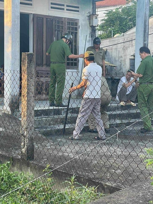 Đối tượng nghi t&acirc;m thần đ&acirc;m chết người ở Quảng Nam - Ảnh 1.