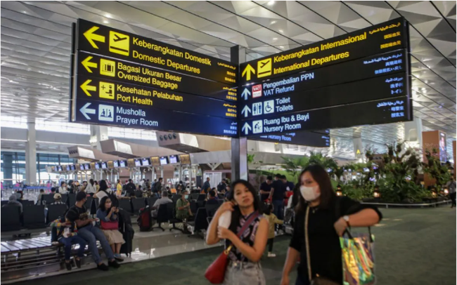 Indonesia b&aacute;o động c&aacute;c s&acirc;n bay nhằm ngăn chặn COVID-19 - Ảnh 1.