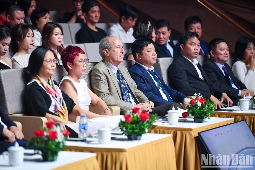 [Ảnh] Toàn cảnh Lễ trao giải thưởng Hành động vì cộng đồng