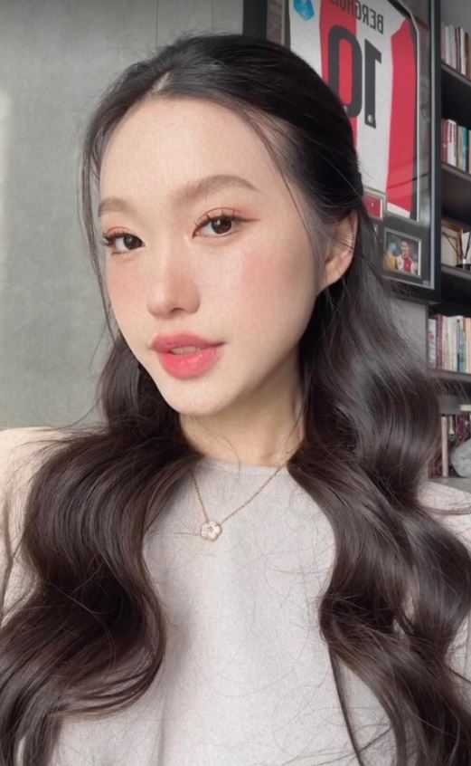 Do&atilde;n Hải My khi l&agrave;m vợ Đo&agrave;n Văn Hậu: Khoe ảnh cắm hoa, trang ho&agrave;ng nh&agrave; cửa - Ảnh 4.