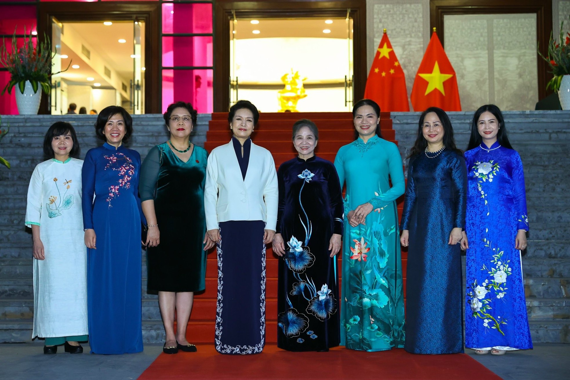 Phu nhân Tổng Bí thư Nguyễn Phú Trọng và Phu nhân Tổng Bí thư, Chủ tịch nước Tập Cận Bình thăm Bảo tàng Phụ nữ Việt Nam