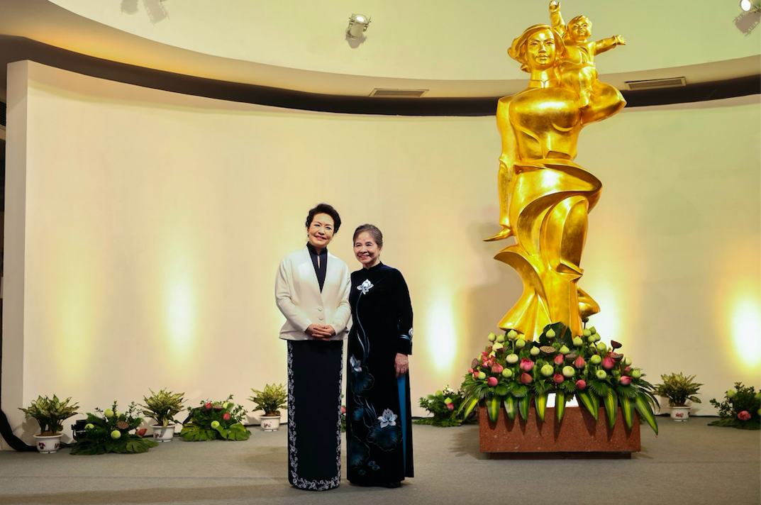 Phu nhân Tổng Bí thư Nguyễn Phú Trọng và Phu nhân Tổng Bí thư, Chủ tịch nước Tập Cận Bình thăm Bảo tàng Phụ nữ Việt Nam