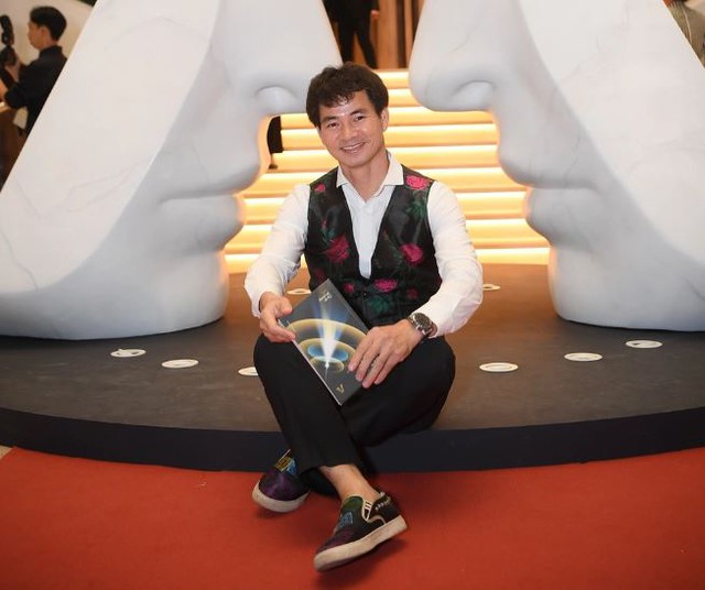 Gala Human Act Prize 2023: Nghệ sĩ Xuân Bắc chia sẻ xúc động, Giám đốc điều hành quỹ VinFuture và CMO One Mount cũng góp mặt - Ảnh 1.