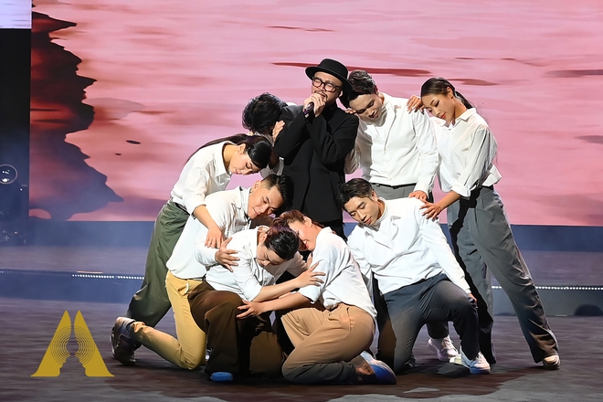 Nhìn lại những khoảnh khắc ấn tượng đêm Gala trao giải Hành động vì Cộng đồng - Ảnh 19. Nhìn lại những khoảnh khắc ấn tượng đêm Gala trao giải Hành động vì Cộng đồng - Ảnh 19.