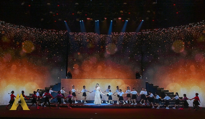 Nhìn lại những khoảnh khắc ấn tượng đêm Gala trao giải Hành động vì Cộng đồng - Ảnh 18. Nhìn lại những khoảnh khắc ấn tượng đêm Gala trao giải Hành động vì Cộng đồng - Ảnh 18.