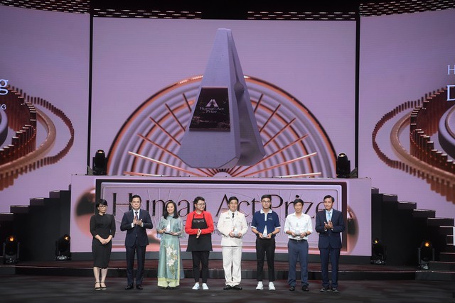Đại diện các dự án được vinh danh tại Gala Human Act Prize: “Chúng tôi khâm phục những gương mặt, dự án năm nay” - Ảnh 12.