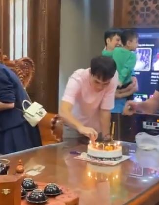 Văn Toàn mở tiệc tại nhà bạc tỉ ở quê khao họ hàng, thoải mái hát hò vui vẻ - Ảnh 2.