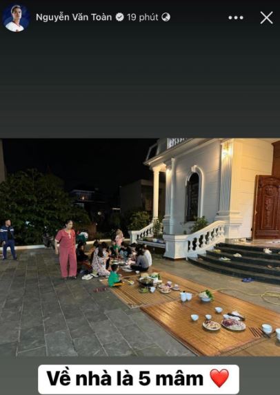 Văn Toàn mở tiệc tại nhà bạc tỉ ở quê khao họ hàng, thoải mái hát hò vui vẻ - Ảnh 1.