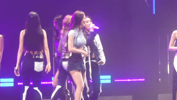 Nữ idol nh&oacute;m (G)I-DLE bất ngờ quay lưng đi v&agrave;o c&aacute;nh g&agrave;, bỏ dở buổi diễn ở Mỹ: C&ocirc;ng ty lập tức l&ecirc;n tiếng! - Ảnh 2.