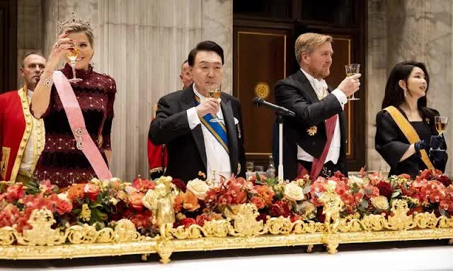 Hoàng gia châu Âu mở quốc yến tiếp vợ chồng Tổng thống Hàn Quốc, phu nhân Kim Keon-hee và Hoàng hậu Máxima gây chú ý