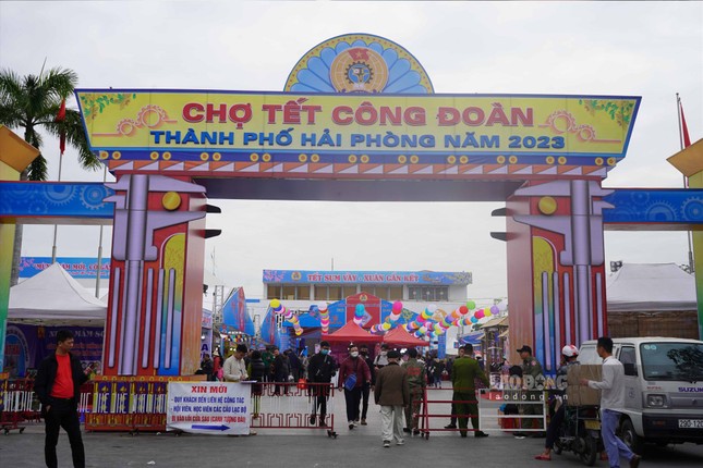 Tổ chức các chuyến bay, chuyến tàu công đoàn miễn phí đưa công nhân về quê ăn Tết - Ảnh 2.