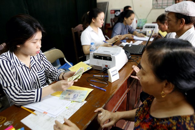 Người nghỉ hưu nhận 2 th&aacute;ng lương dịp Tết Nguy&ecirc;n đ&aacute;n - Ảnh 1.