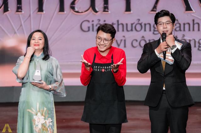MC Vĩnh Ph&uacute;: H&agrave;nh tr&igrave;nh Human Act Prize 2023 v&agrave; đ&ecirc;m trao giải đ&atilde; thay đổi c&aacute;ch t&ocirc;i l&agrave;m nghề - Ảnh 4.