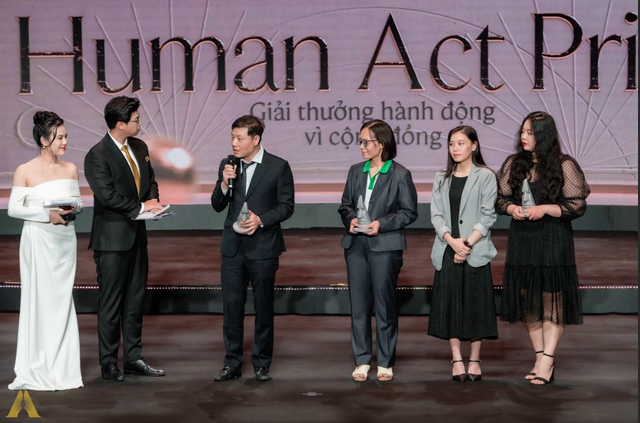 MC Vĩnh Phú: Hành trình Human Act Prize 2023 và đêm trao giải đã thay đổi cách tôi làm nghề - Ảnh 3.