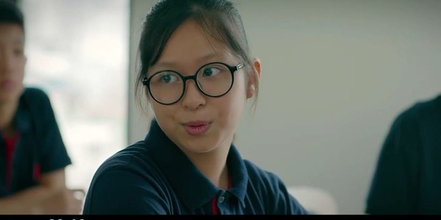 Cảnh học sinh nữ đánh nhau khiến cô giáo ngất xỉu trong phim Việt giờ vàng gây tranh cãi - Ảnh 2.