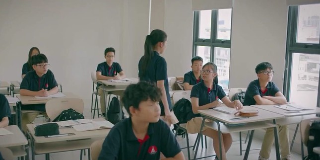 Cảnh học sinh nữ đánh nhau khiến cô giáo ngất xỉu trong phim Việt giờ vàng gây tranh cãi - Ảnh 1.