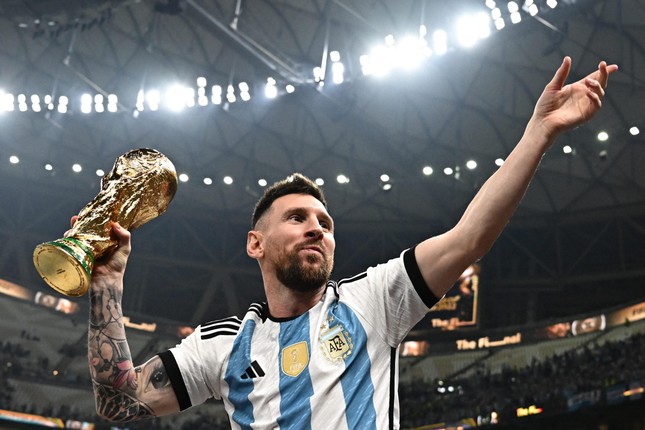 Áo Messi mặc ở World Cup 2022 có giá gần 200 tỷ, suýt lập kỷ lục thế giới - Ảnh 2.