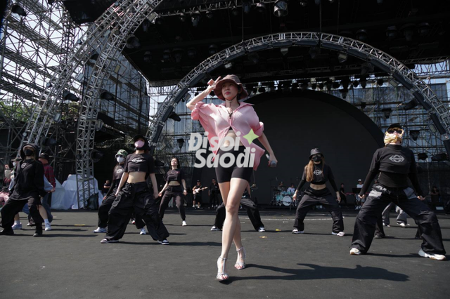 Touliver m&ecirc; mẩn ngắm T&oacute;c Ti&ecirc;n h&aacute;t #CATENA tại buổi tổng duyệt 8Wonder, nghe xong... ng&aacute;p d&agrave;i! - Ảnh 6.