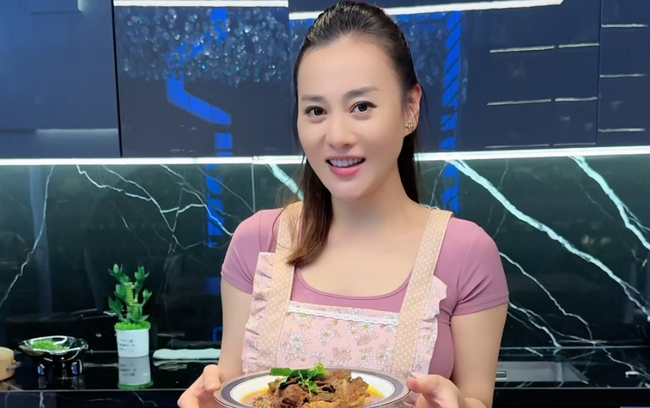 C&ocirc;ng thức nấu b&ograve; sốt vang ngon của mẹ bầu Phương Oanh - Ảnh 7.