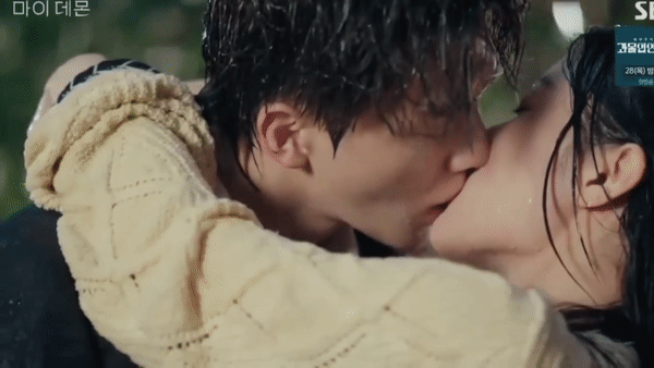 Cảnh hôn gây sốt MXH của Kim Yoo Jung - Song Kang, tình tứ như yêu thật còn đẹp đến nao lòng - Ảnh 5.