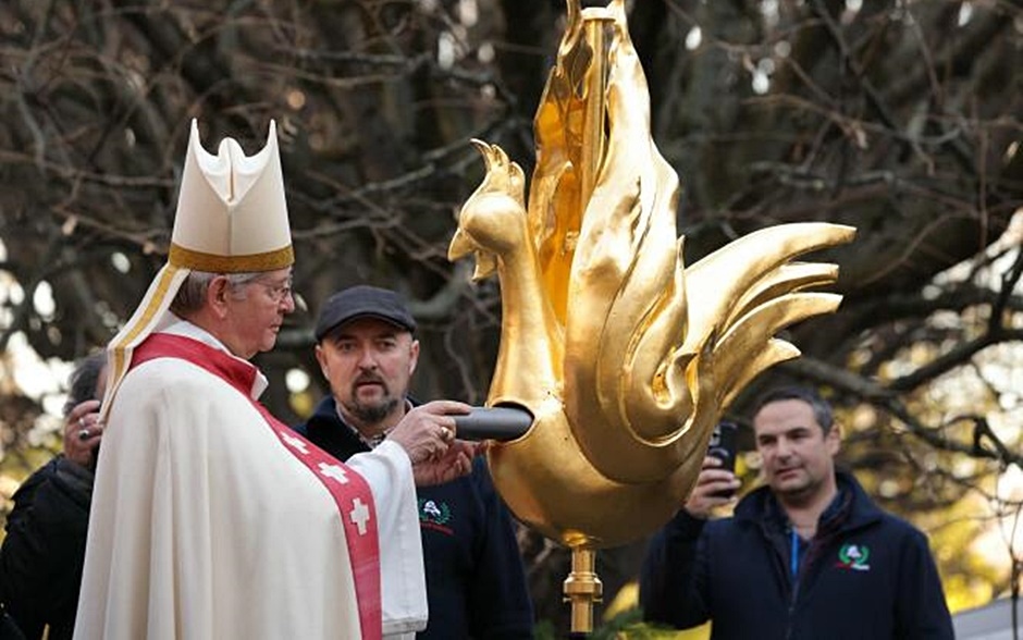 Chú gà trống vàng trên đỉnh Nhà thờ Đức Bà Paris – tái sinh sau hỏa hoạn