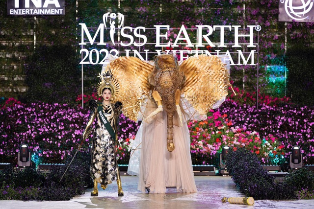 Bán kết Miss Earth 2023: Thi bikini dưới thời tiết 15 độ, trang phục đầu voi của Lan Anh bỗng viral khắp MXH - Ảnh 7.