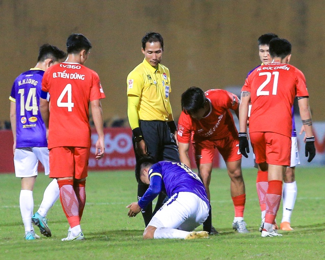 Mãnh hổ mới của ĐT Việt Nam chuyền như đặt cho Văn Quyết ghi bàn giành chiến thắng trước đội bóng của Hoàng Đức - Ảnh 10.