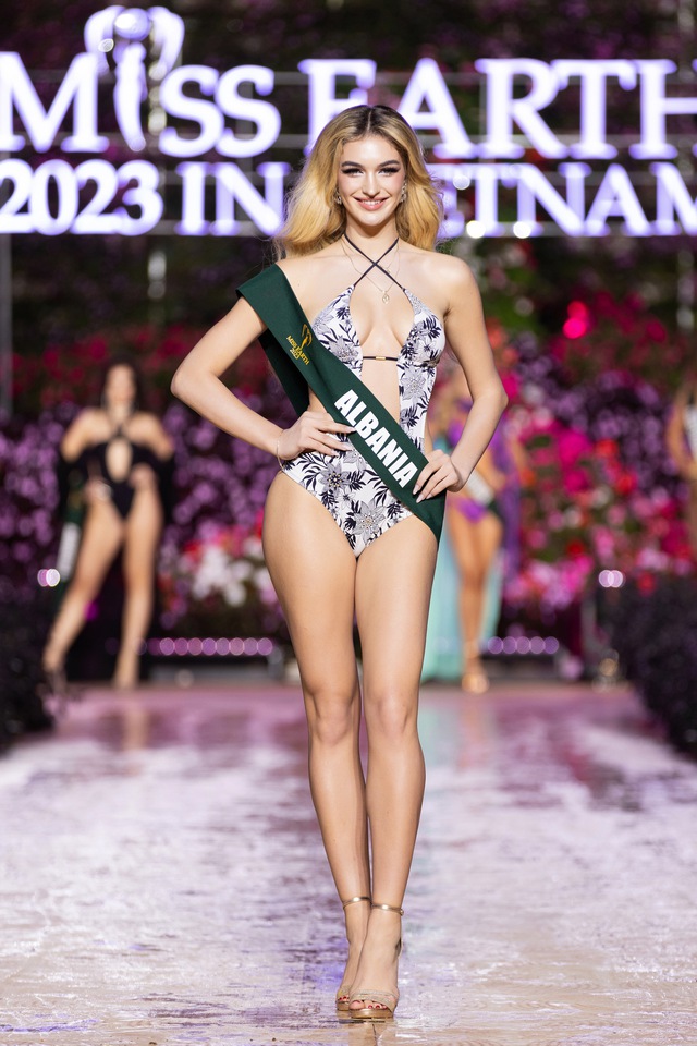 Bán kết Miss Earth 2023: Thi bikini dưới thời tiết 15 độ, trang phục đầu voi của Lan Anh bỗng viral khắp MXH - Ảnh 13.