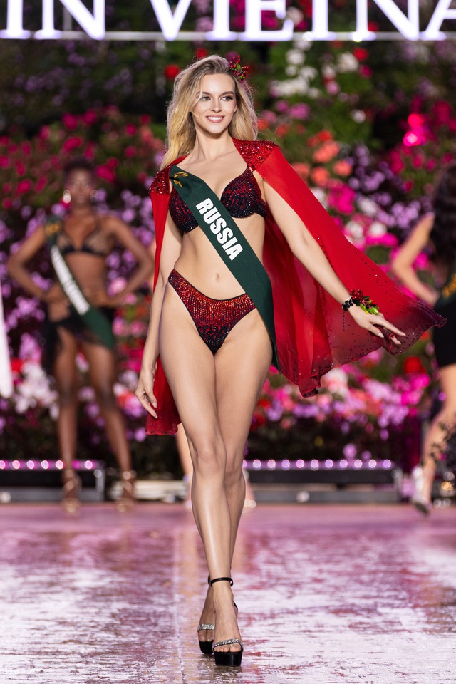 Bán kết Miss Earth 2023: Thi bikini dưới thời tiết 15 độ, trang phục đầu voi của Lan Anh bỗng viral khắp MXH - Ảnh 12.