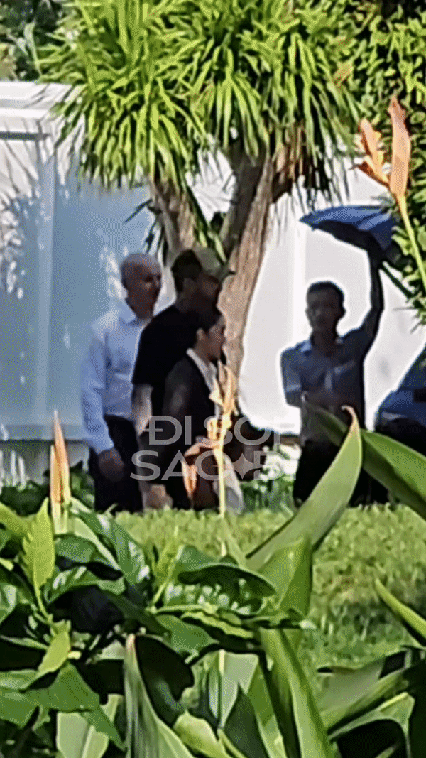 HOT: Bắt cận cảnh Maroon 5 rời khách sạn ra sân bay Phú Quốc, visual Adam Levine thế nào sau đêm diễn bùng nổ? - Ảnh 3.