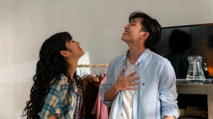 Cặp sao Việt liên tục dính tin đồn hẹn hò vì quá tình tứ, không rời nhau nửa bước trên phim trường - Ảnh 2.