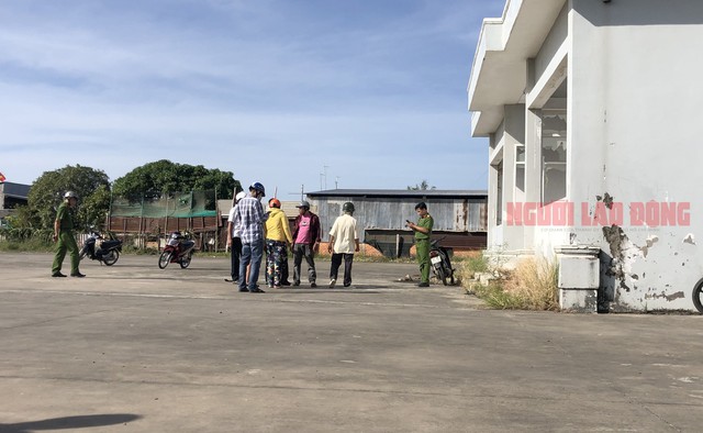 Người đàn ông bán vé số dạo tử vong trong tư thế treo cổ - Ảnh 1.