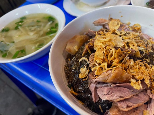 Du khách quốc tế ấn tượng với 5 món ăn đường phố Hà Nội bị Michelin bỏ quên - Ảnh 5.