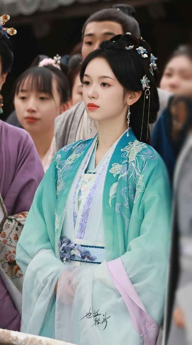 Mỹ nh&acirc;n ng&ocirc;n t&igrave;nh hot nhất hiện tại qu&aacute; đẹp ở phim cổ trang mới: &Ocirc;m ấp bạn diễn điển trai ngọt xỉu - Ảnh 10.