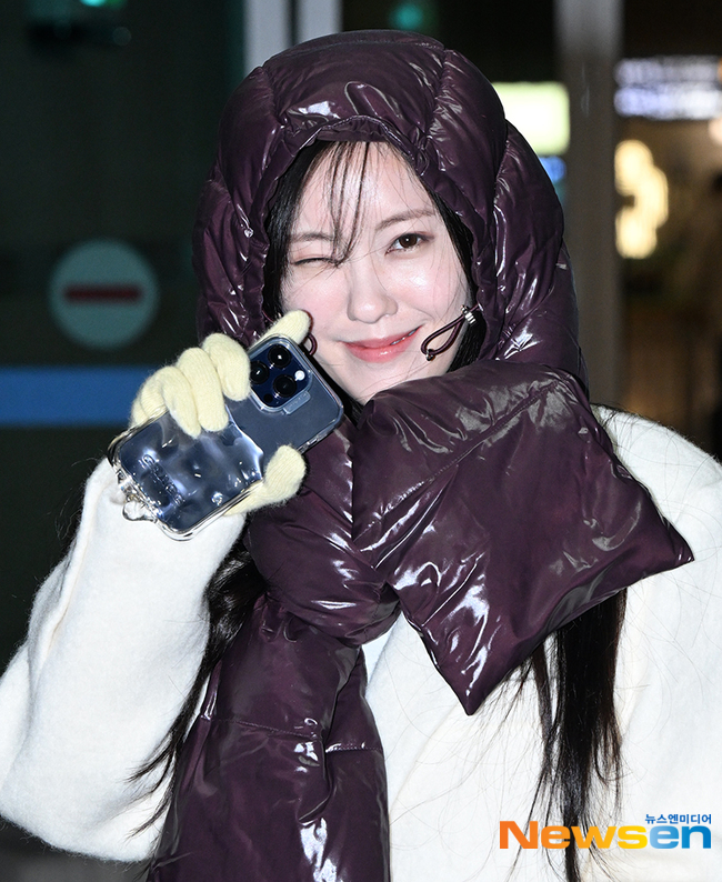 Hyomin (T-ara) trùm khăn kín mít như gấu bông, hào hứng khoe nhan sắc không tuổi trên đường đến Việt Nam - Ảnh 9.