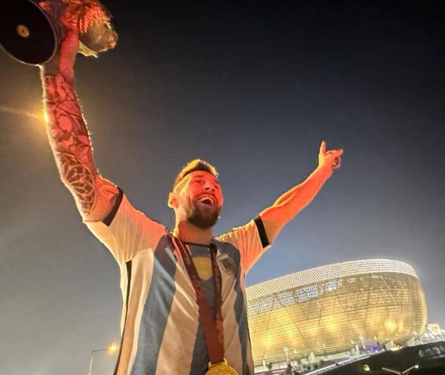 Một năm sau chức vô địch World Cup, Messi chia sẻ những tấm hình đặc biệt và khẳng định đây là khoảnh khắc đẹp nhất sự nghiệp - Ảnh 1.