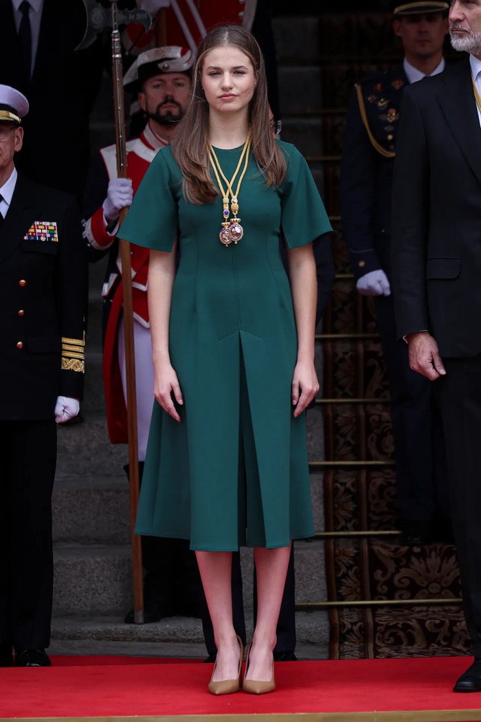 'Công chúa đẹp nhất châu Âu' xuất hiện lộng lẫy trong trang phục mang màu sắc Giáng Sinh