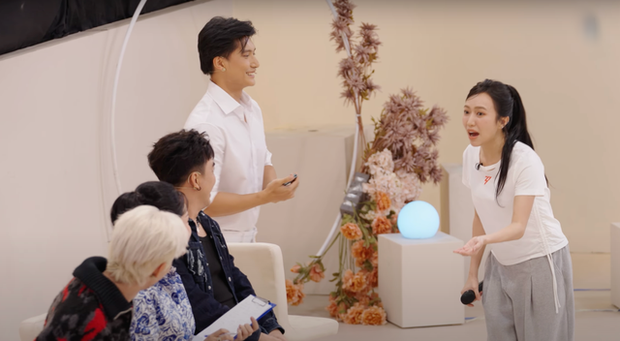 Lệ Quyên được thiên vị, cũng nhìn giấy hát nhưng không bị Lâm Bảo Châu bắt bài như Diệu Nhi? - Ảnh 2.