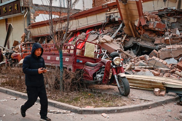 Toàn cảnh thảm họa động đất tại Trung Quốc: Rung chuyển tỉnh Cam Túc dưới cái lạnh -14 độ, ít nhất 831 người thương vong - Ảnh 4.