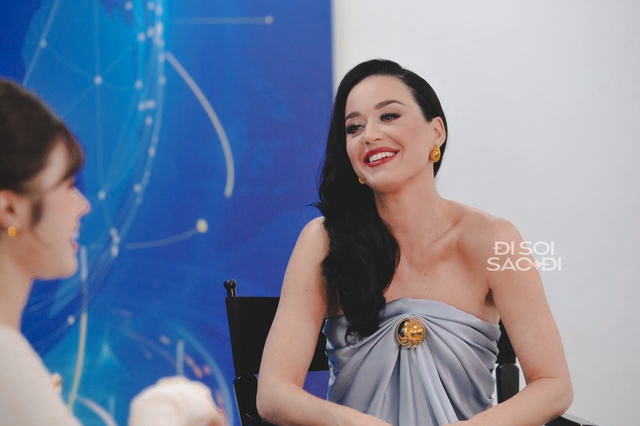 HOT: Katy Perry lộ diện tại lễ trao giải VinFuture 2023, visual đẹp lộng lẫy chấp luôn cam thường - Ảnh 8.