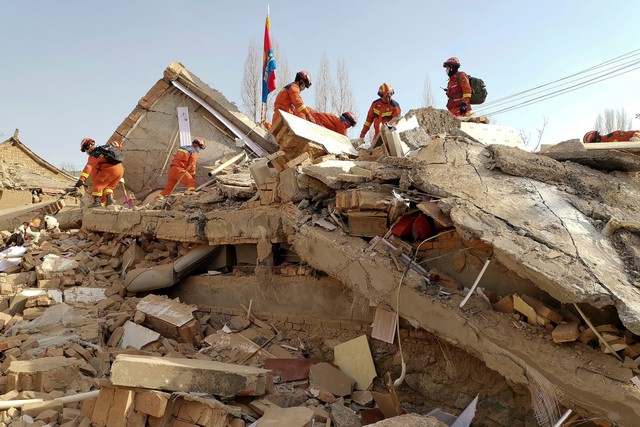 Toàn cảnh thảm họa động đất tại Trung Quốc: Rung chuyển tỉnh Cam Túc dưới cái lạnh -14 độ, ít nhất 831 người thương vong - Ảnh 3.