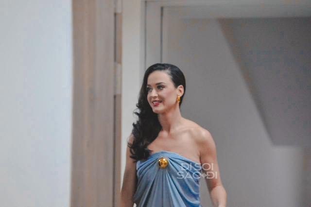 HOT: Katy Perry lộ diện tại lễ trao giải VinFuture 2023, visual đẹp lộng lẫy chấp luôn cam thường - Ảnh 3.