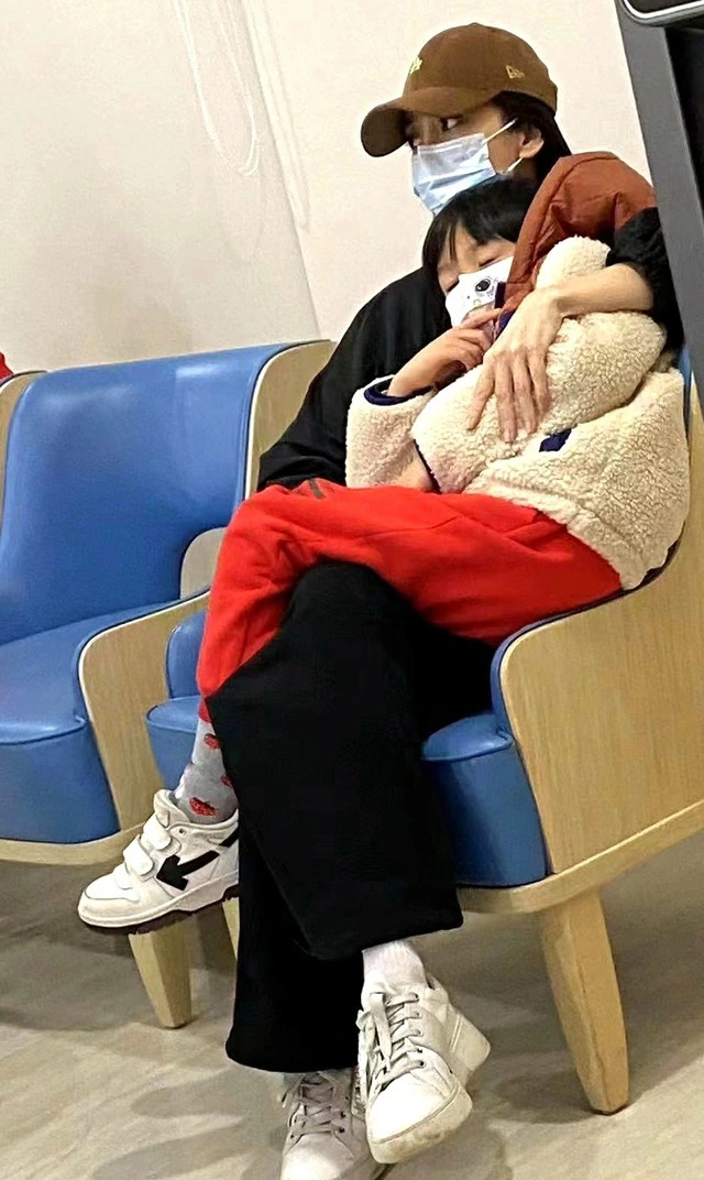 Đang bị phong s&aacute;t ngầm, Angelababy vẫn c&oacute; động th&aacute;i khiến netizen phải quay xe khen ngợi - Ảnh 4.