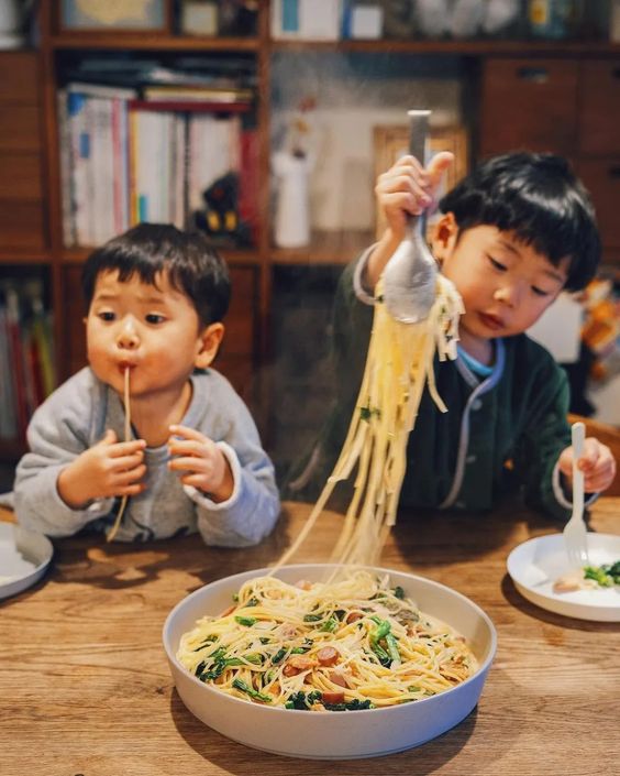 Trẻ được ba mẹ dạy 4 điều n&agrave;y từ sớm, lớn l&ecirc;n biết y&ecirc;u thương v&agrave; qu&yacute; trọng gia đ&igrave;nh - Ảnh 1.