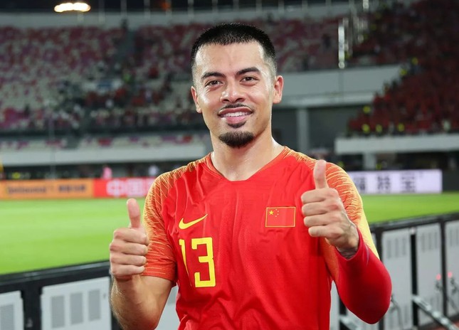 Tiền vệ nhập tịch tuyển Trung Quốc bị gán mác “kẻ đào tẩu” vì xin rời đội trước thềm Asian Cup 2023 - Ảnh 1.