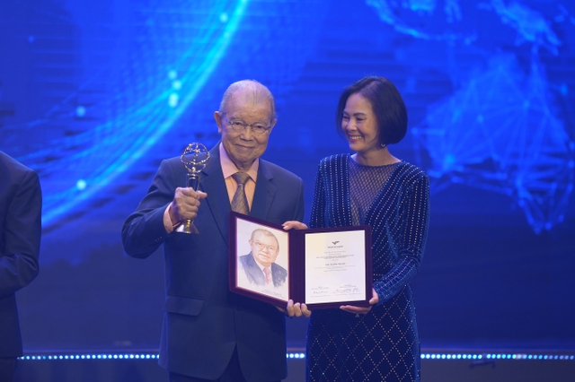 Người Việt đầu tiên nhận giải thưởng VinFuture nhắn gửi các nhà khoa học trẻ: Học thật, đừng học giả! - Ảnh 1.