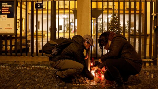 Khung cảnh hoảng loạn tại hiện trường vụ xả súng trường đại học tại Praha khiến ít nhất 39 người thương vong - Ảnh 8.