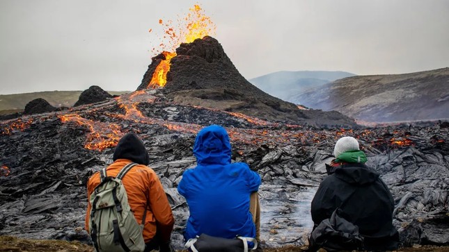 Những bức ảnh kinh hoàng về núi lửa phun trào tại Iceland - Ảnh 5.