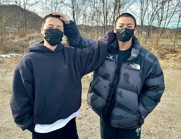 Hot rần rần ảnh hiếm của Jimin - Jungkook (BTS) trong quân đội, chỉ lộ mỗi đôi mắt cũng đủ gây bão mạng - Ảnh 7.